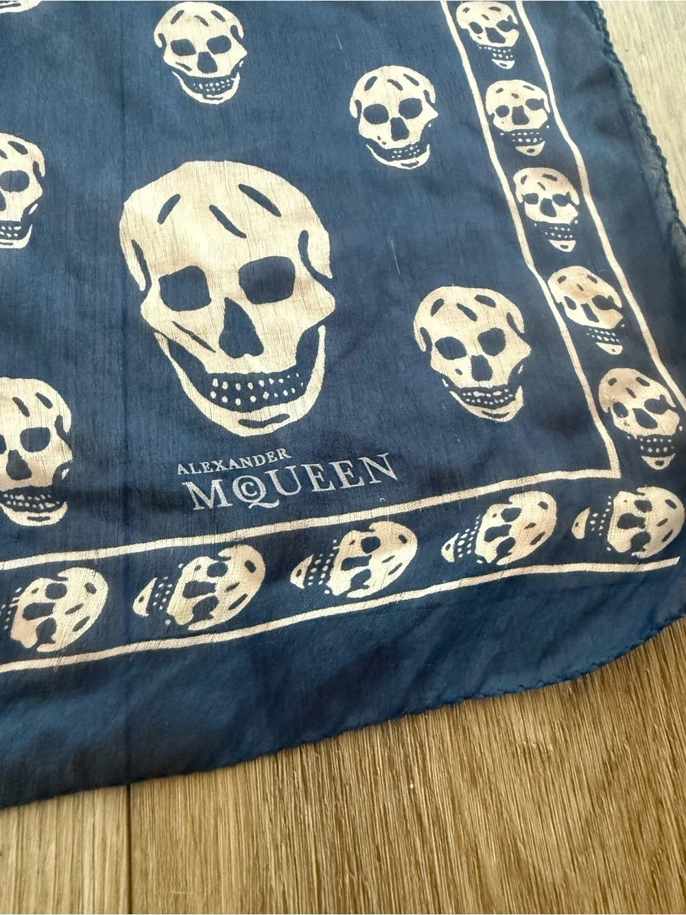 AlexanderMcqueen 100% silk wrap / scarf blue white skulls